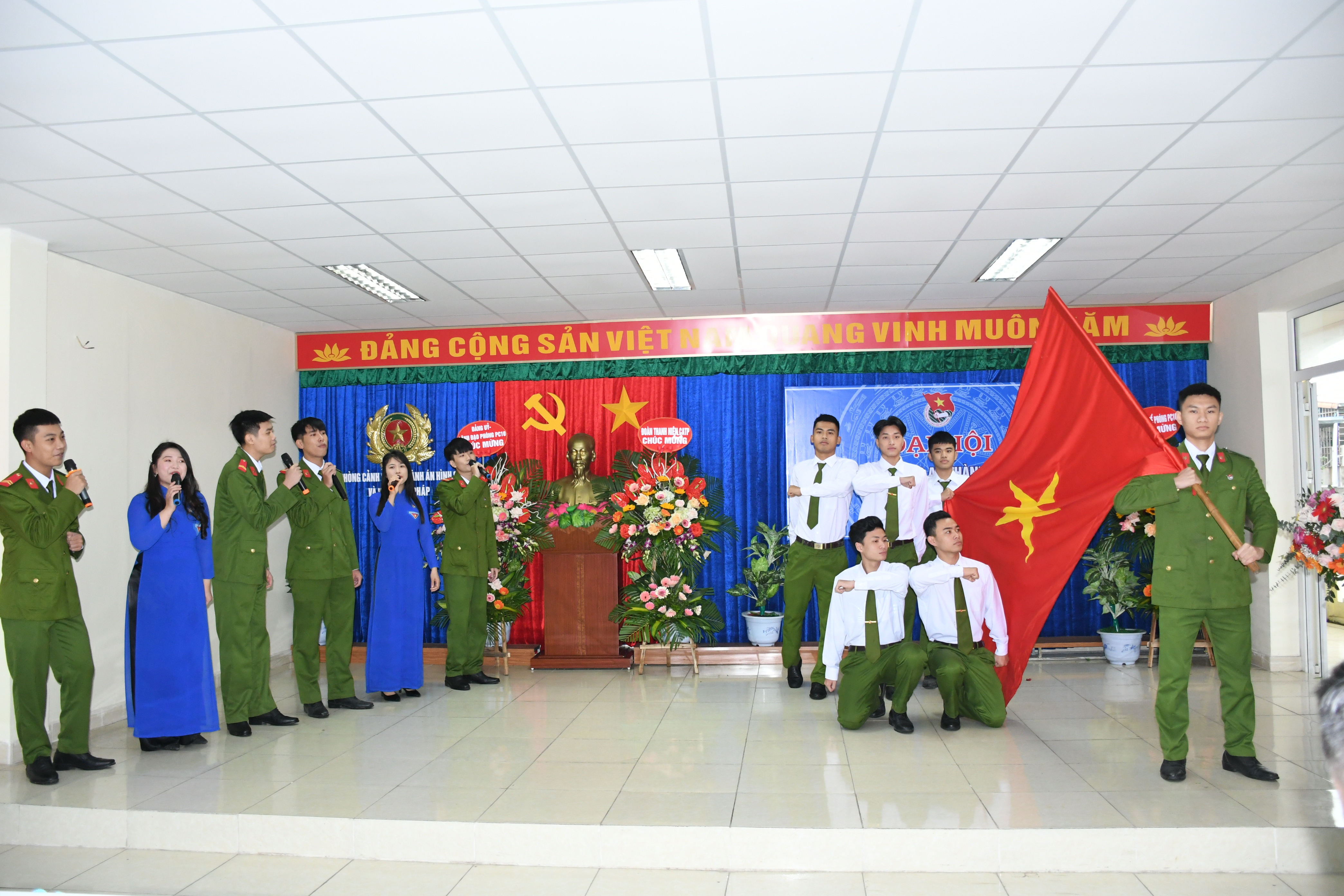 Chi đoàn cơ sở Phòng Cảnh sát thi hành án hình sự và hỗ trợ tư pháp: Giới thiệu 05 đoàn viên ưu tú để bồi dưỡng, kết nạp Đảng